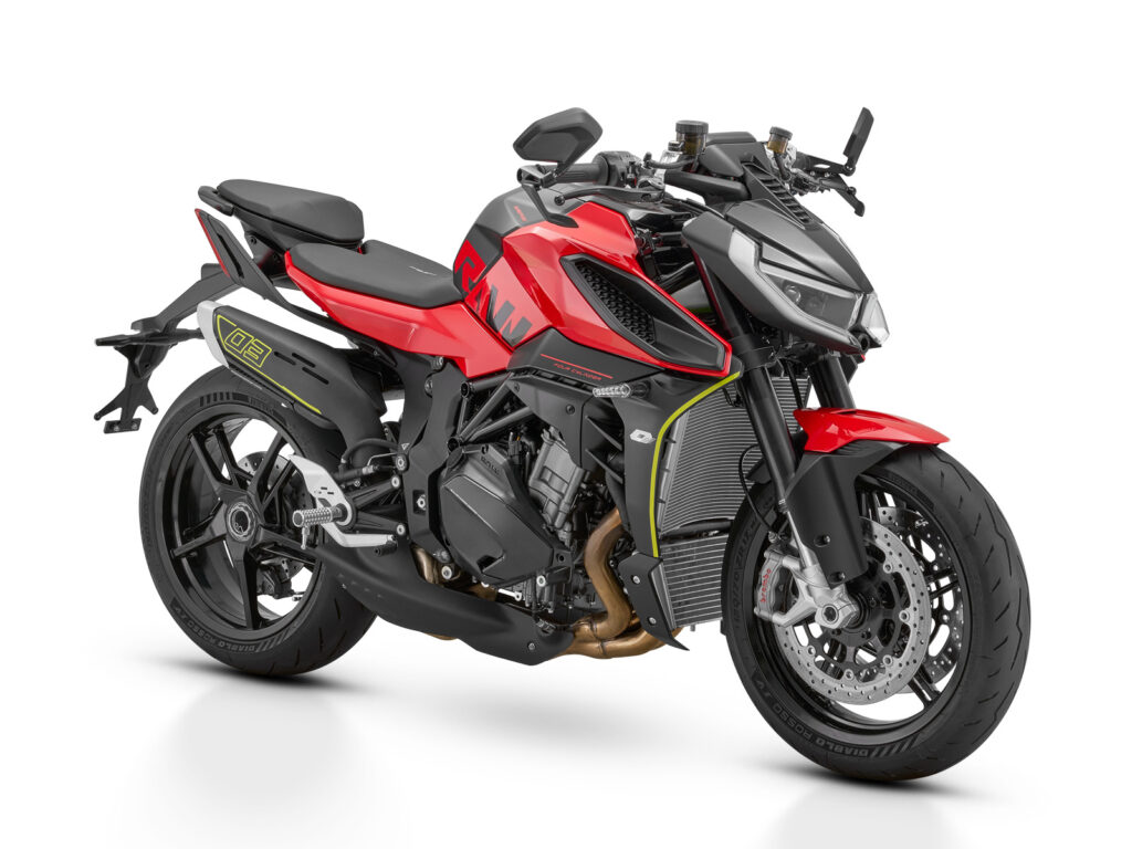 ALT: QJMotor SRK 921 sportowy naked bike